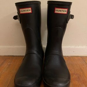 Hunter mid rubber boots size 8 Mens or size 9.5 Woman’s